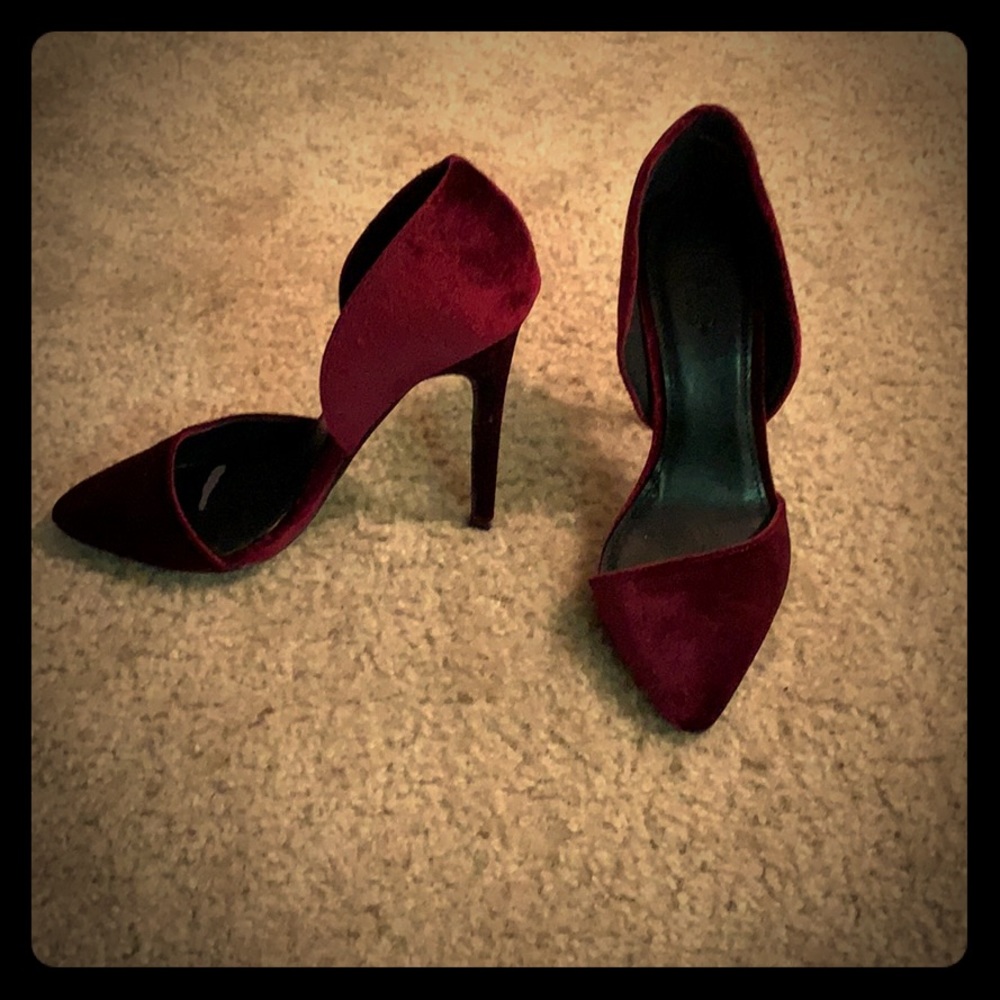 Cranberry pumps